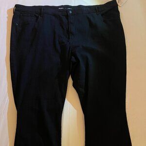 BNWT Old Navy Mid rise Kicker Boot Cut Jean in Jet Black. Women's Jeans, SIZE 30
